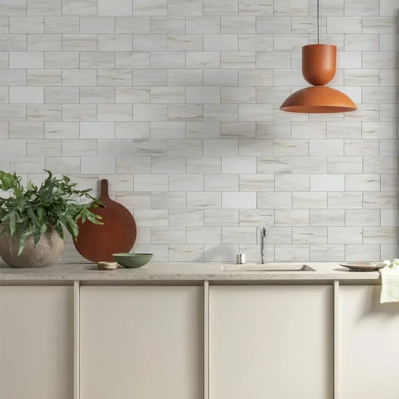 🏠 100Pcs Glossy White PVC Peel and Stick Backsplash Tile, 3''x6'' Self-Adhesive Subway Tile for Kitchen Bathroom Wall Decor
